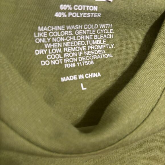 'This Guy Needs A Beer' T-Shirt Men's Sz L Green S/S St Patrick's Day Irish - Picture 3 of 5